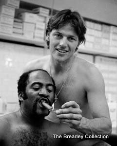 Fisk lights up a victory cigar for Luis Tiant in 1975 - Brearley